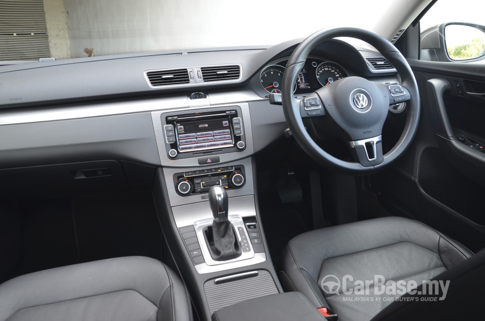 Volkswagen Passat B7 (2011) Interior