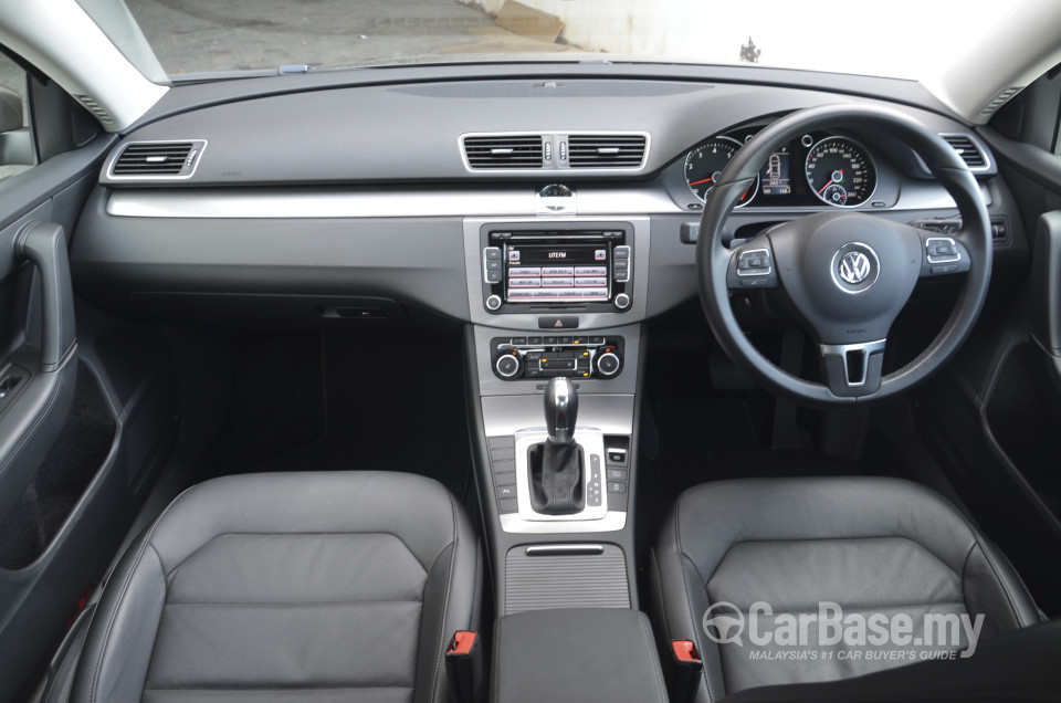 Volkswagen Passat B7 (2011) Interior