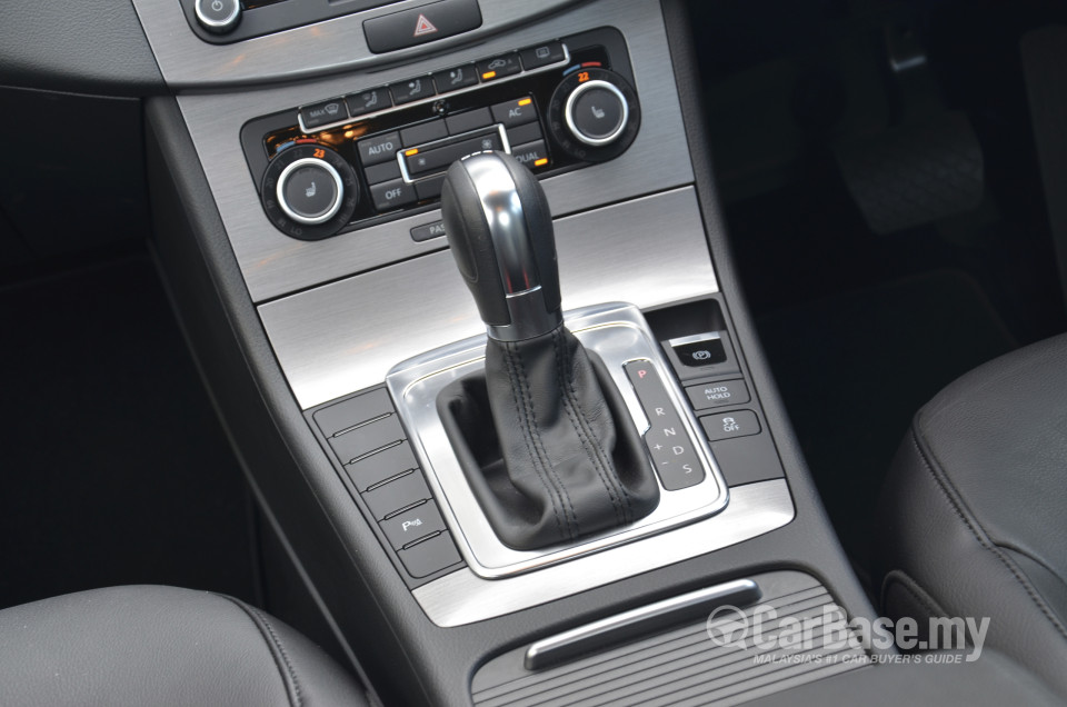 Volkswagen Passat B7 (2011) Interior