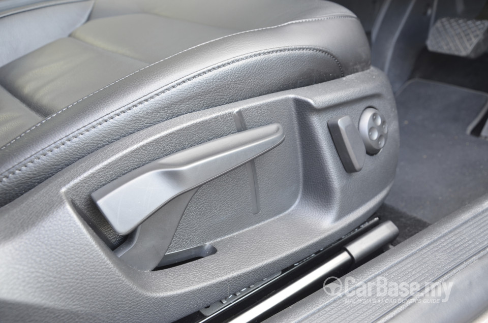 Volkswagen Passat B7 (2011) Interior