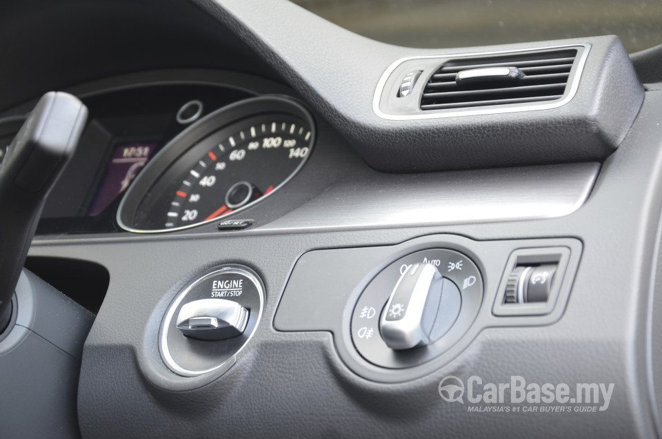 Volkswagen Passat B7 (2011) Interior