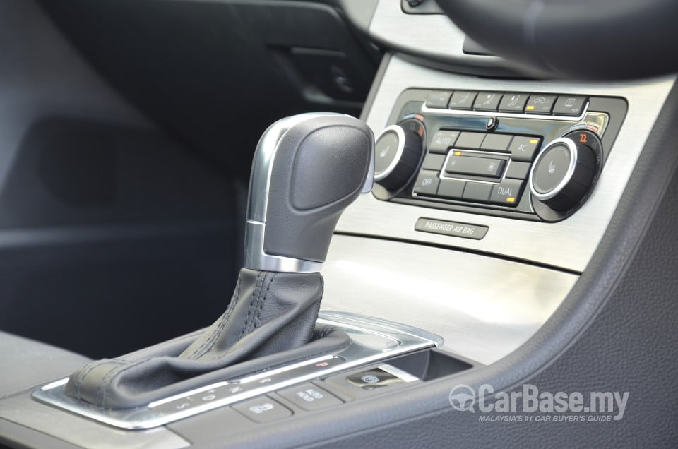 Volkswagen Passat B7 (2011) Interior