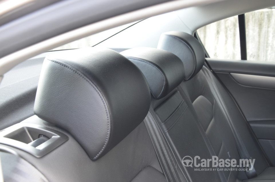 Volkswagen Passat B7 (2011) Interior