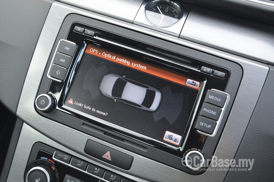 Volkswagen Passat B7 (2011) Interior