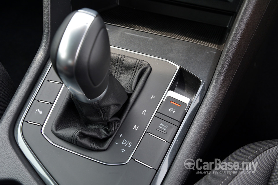 Volkswagen Tiguan Mk2 (2017) Interior