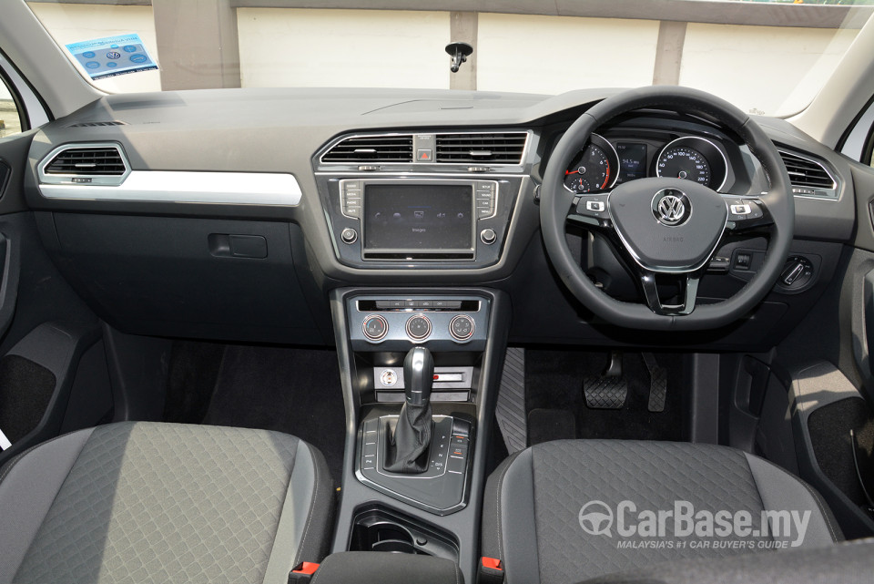 Volkswagen Tiguan Mk2 (2017) Interior