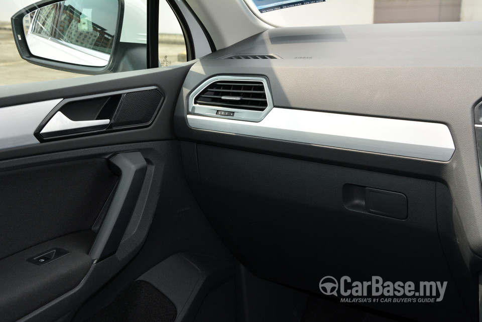 Volkswagen Tiguan Mk2 (2017) Interior