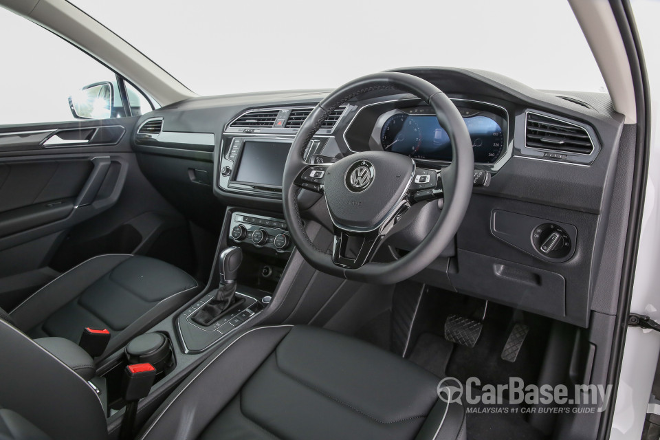 Volkswagen Tiguan Mk2 (2017) Interior