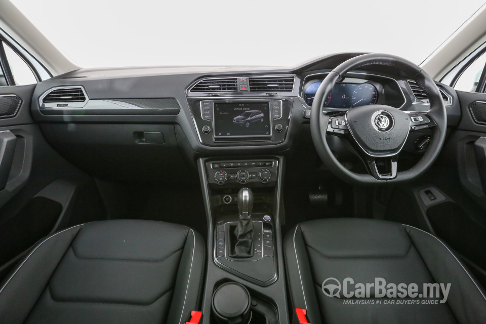 Volkswagen Tiguan Mk2 (2017) Interior