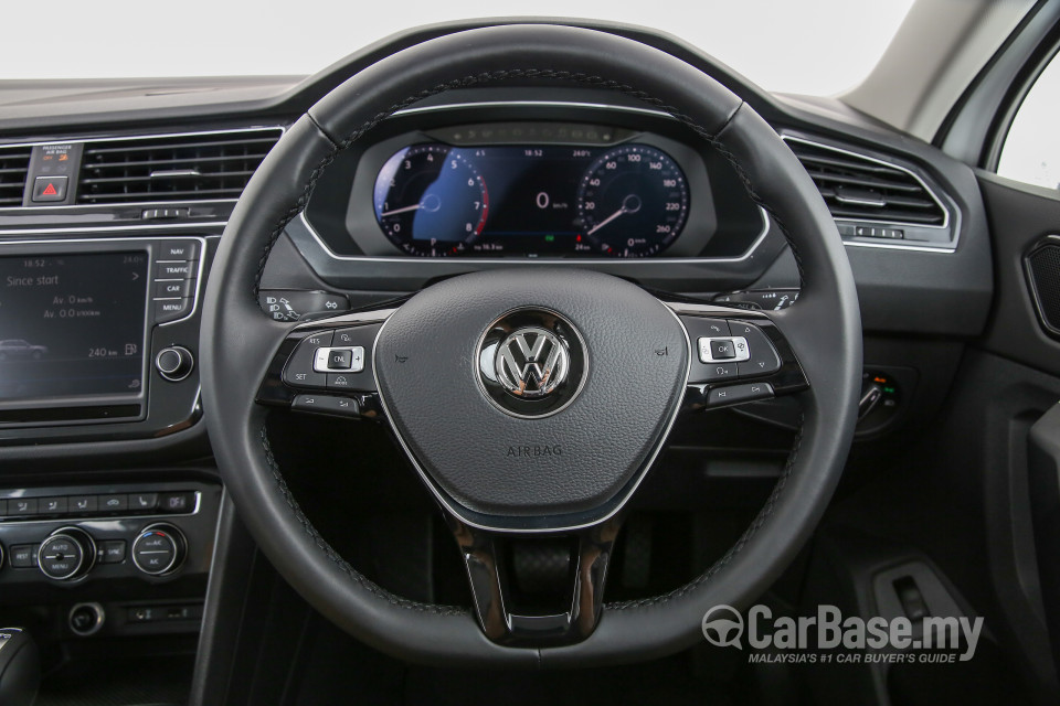 Volkswagen Tiguan Mk2 (2017) Interior