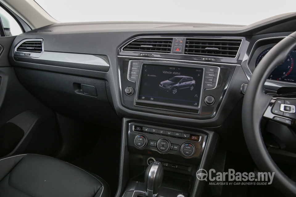 Volkswagen Tiguan Mk2 (2017) Interior