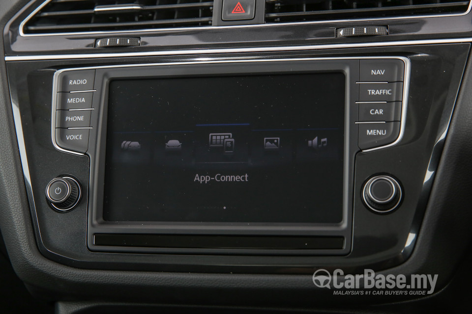 Volkswagen Tiguan Mk2 (2017) Interior