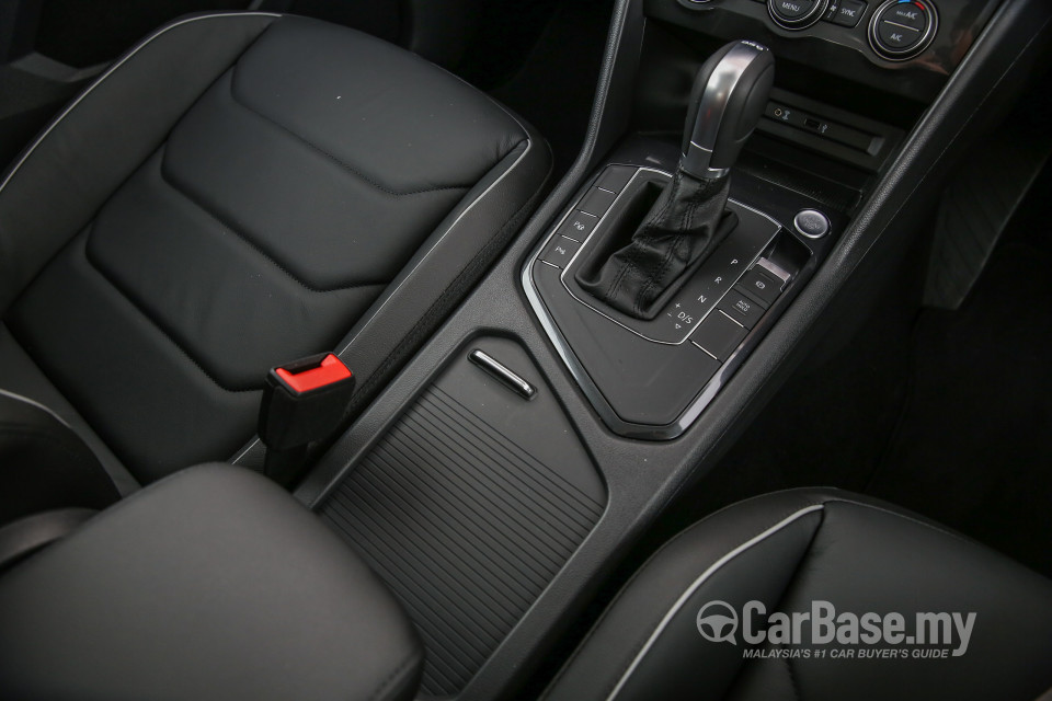 Volkswagen Tiguan Mk2 (2017) Interior