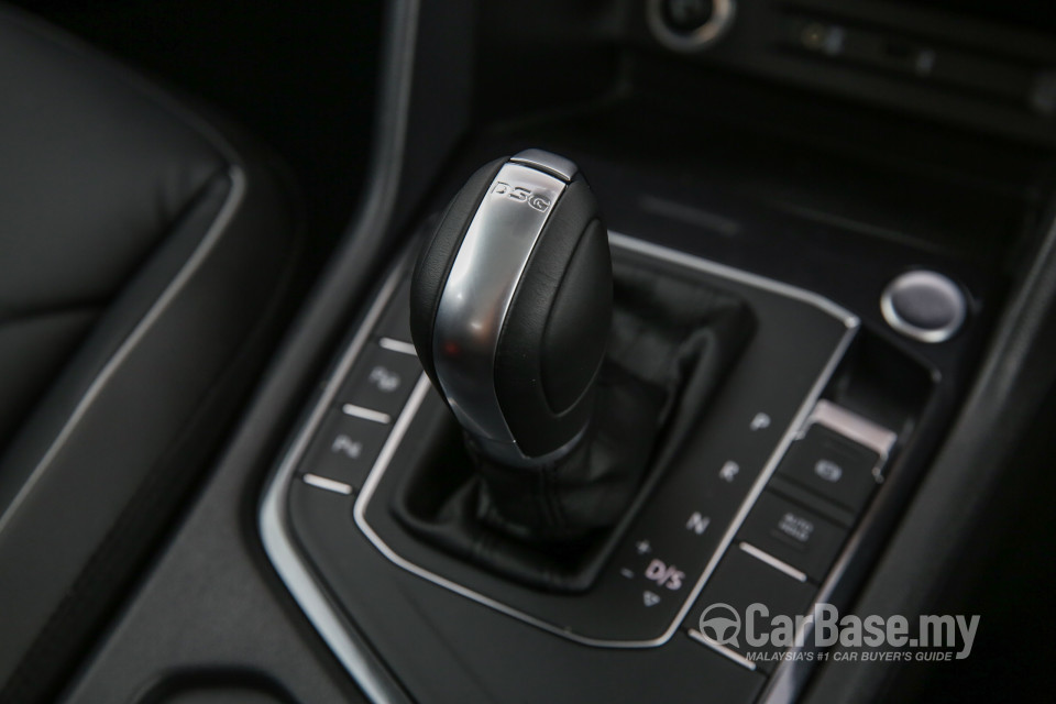 Volkswagen Tiguan Mk2 (2017) Interior