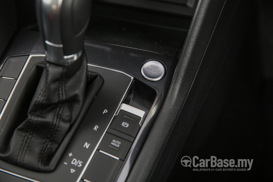Volkswagen Tiguan Mk2 (2017) Interior