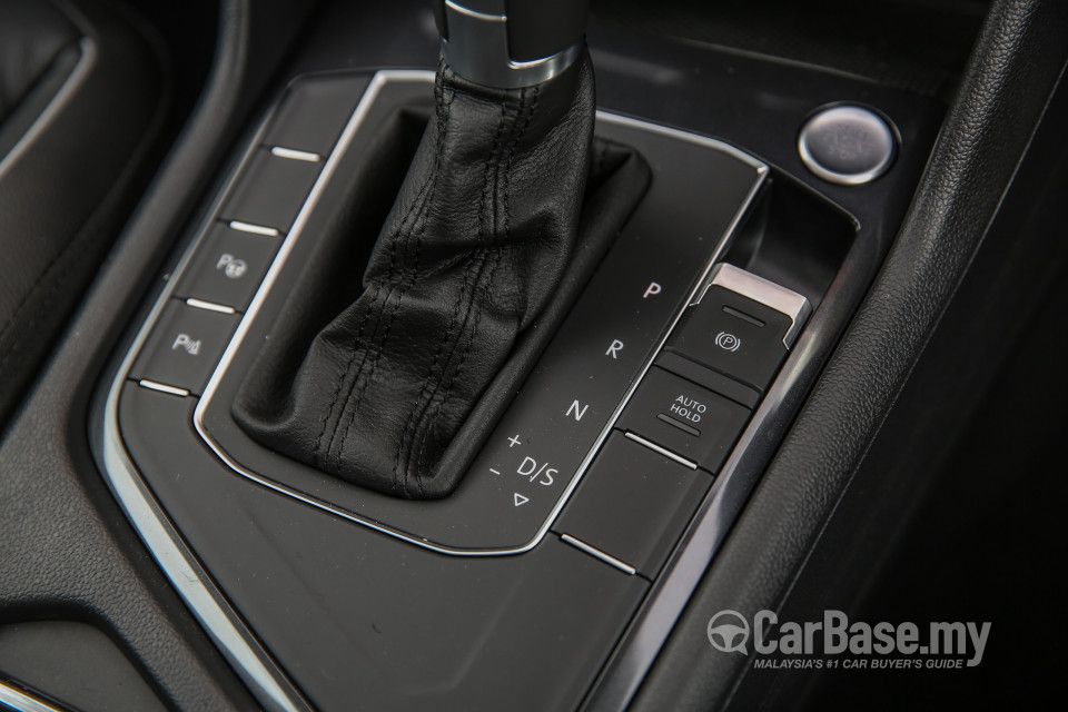 Volkswagen Tiguan Mk2 (2017) Interior