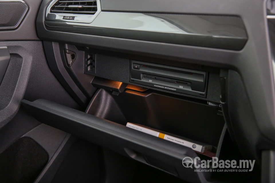 Volkswagen Tiguan Mk2 (2017) Interior