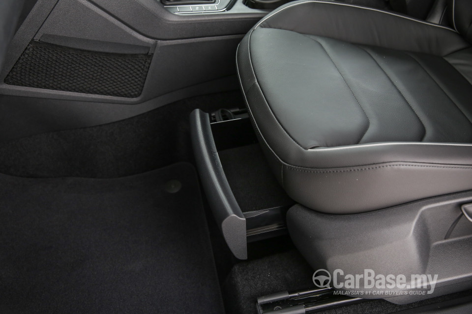 Volkswagen Tiguan Mk2 (2017) Interior
