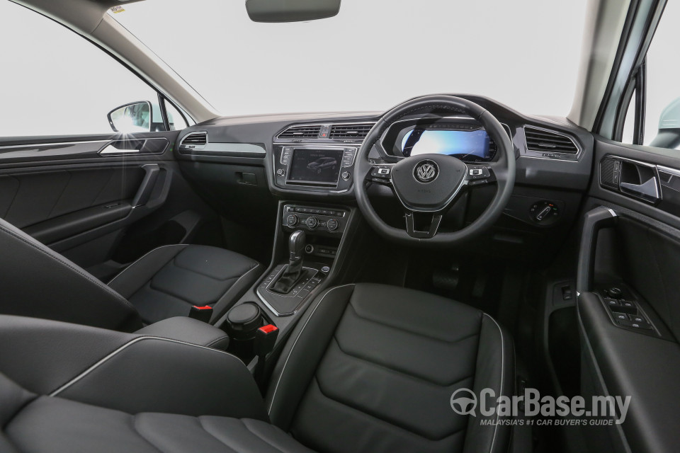 Volkswagen Tiguan Mk2 (2017) Interior