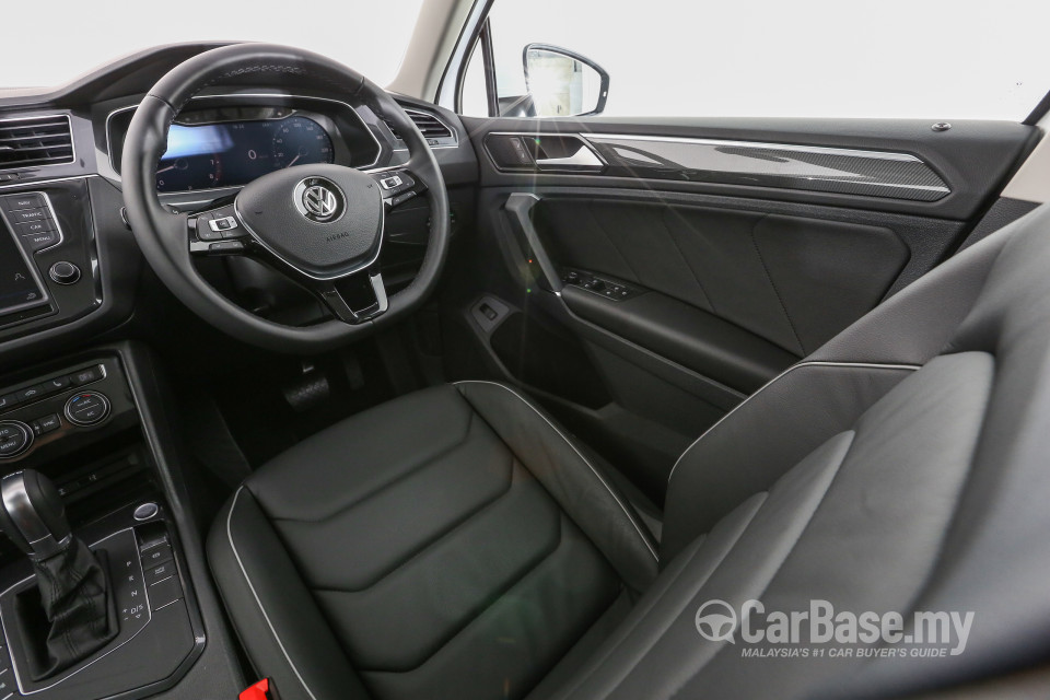 Volkswagen Tiguan Mk2 (2017) Interior