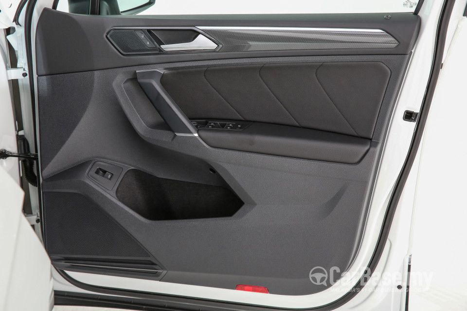 Volkswagen Tiguan Mk2 (2017) Interior