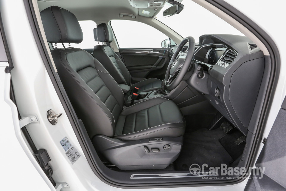 Volkswagen Tiguan Mk2 (2017) Interior