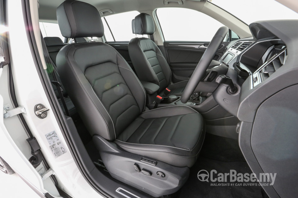 Volkswagen Tiguan Mk2 (2017) Interior