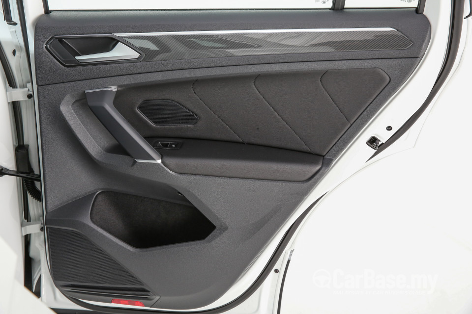Volkswagen Tiguan Mk2 (2017) Interior