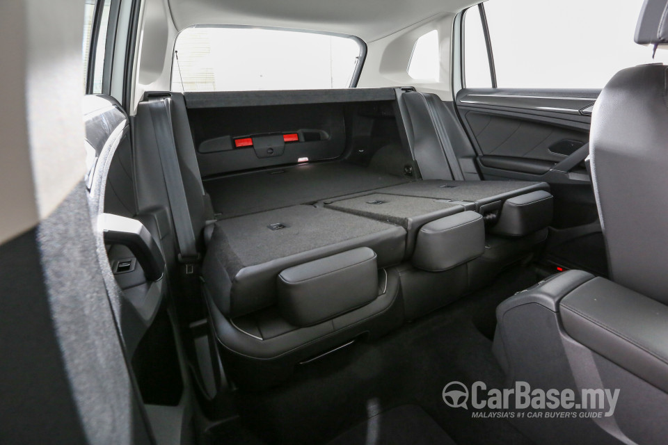 Volkswagen Tiguan Mk2 (2017) Interior