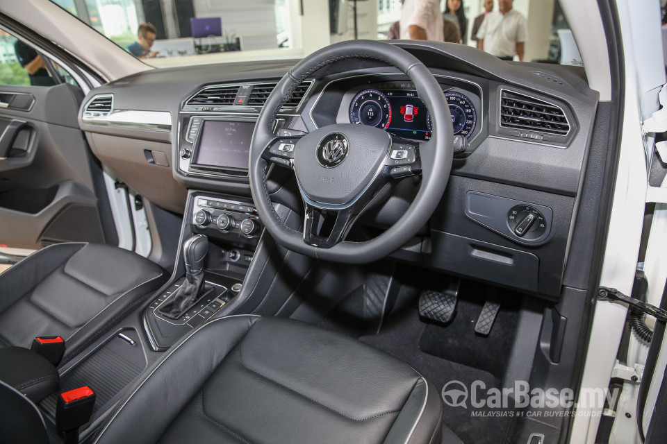 Volkswagen Tiguan Mk2 (2017) Interior