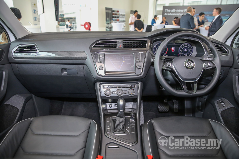 Volkswagen Tiguan Mk2 (2017) Interior