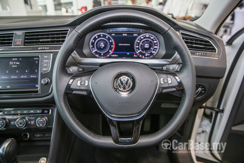 Volkswagen Tiguan Mk2 (2017) Interior