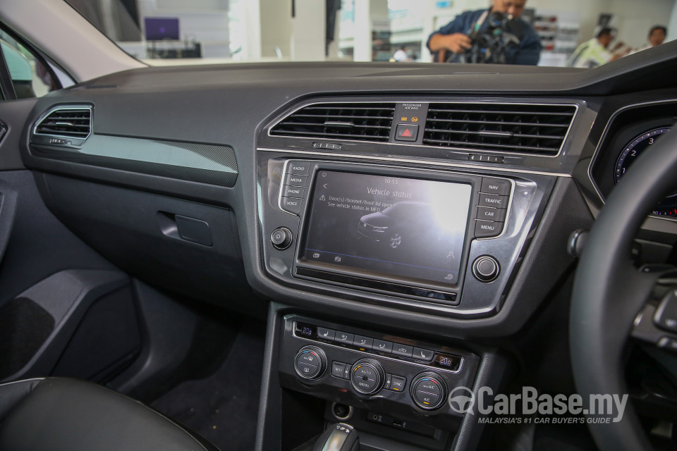 Volkswagen Tiguan Mk2 (2017) Interior