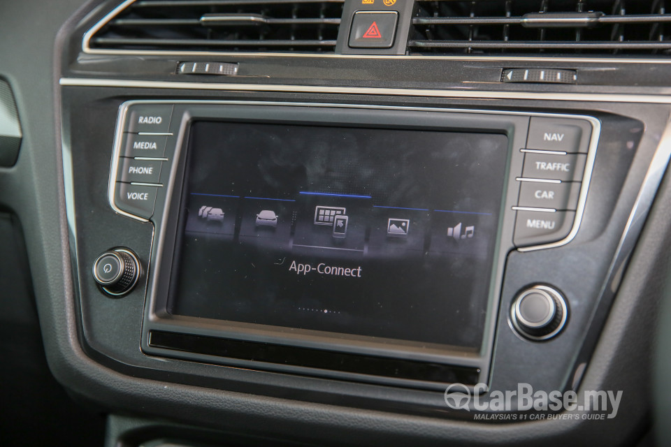 Volkswagen Tiguan Mk2 (2017) Interior