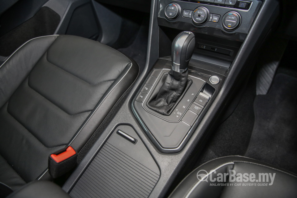 Volkswagen Tiguan Mk2 (2017) Interior