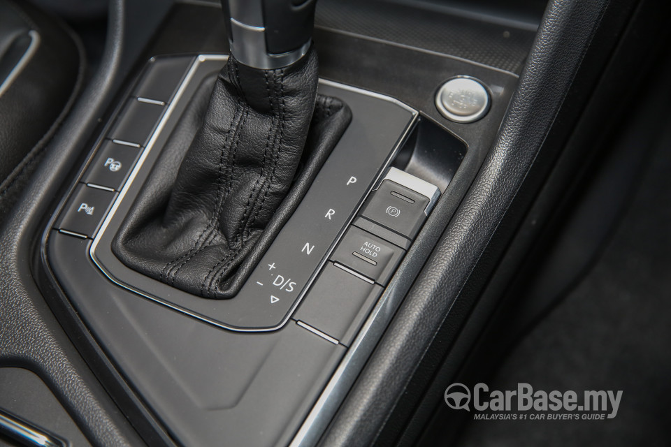 Volkswagen Tiguan Mk2 (2017) Interior