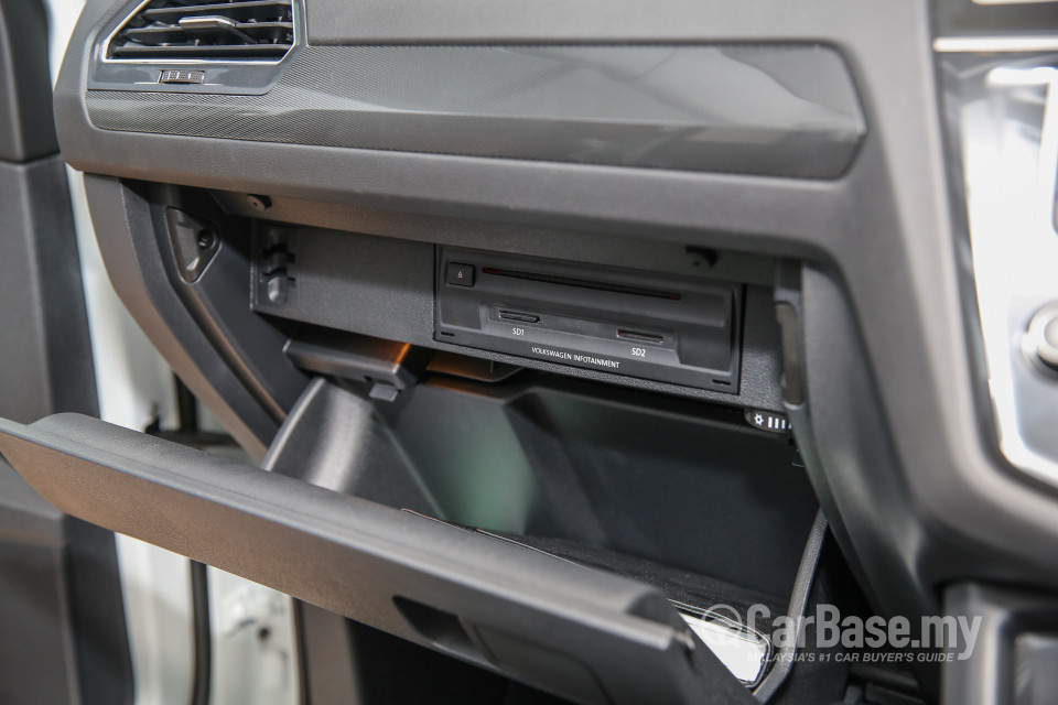 Volkswagen Tiguan Mk2 (2017) Interior