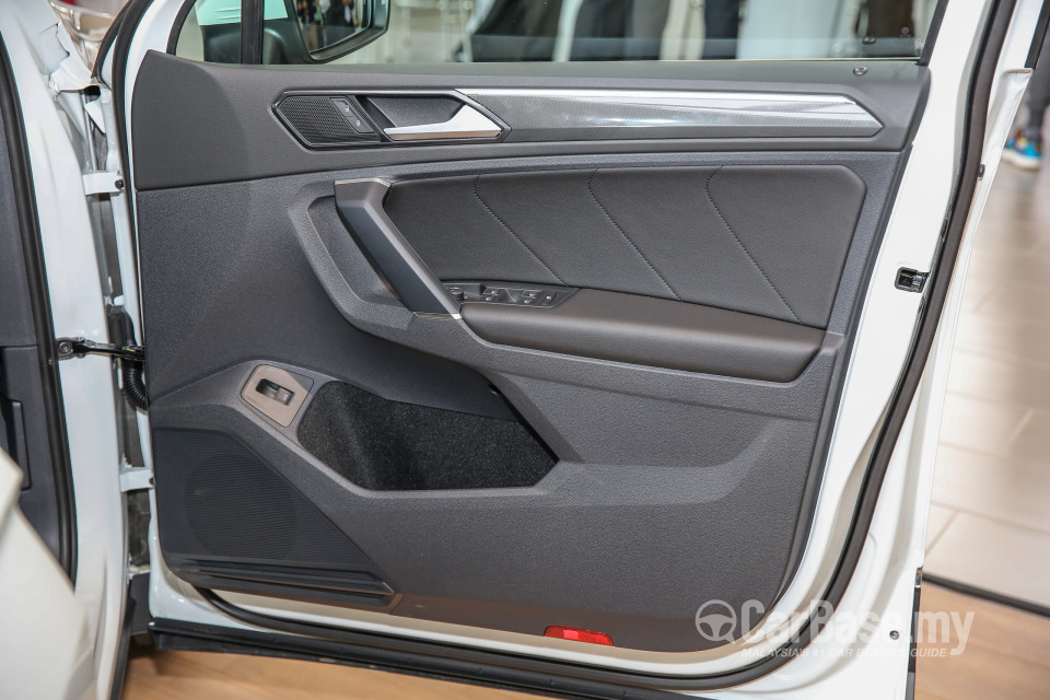 Volkswagen Tiguan Mk2 (2017) Interior