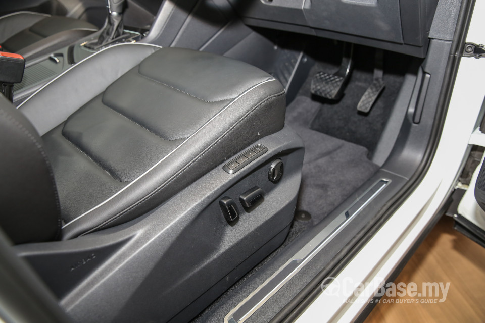 Volkswagen Tiguan Mk2 (2017) Interior