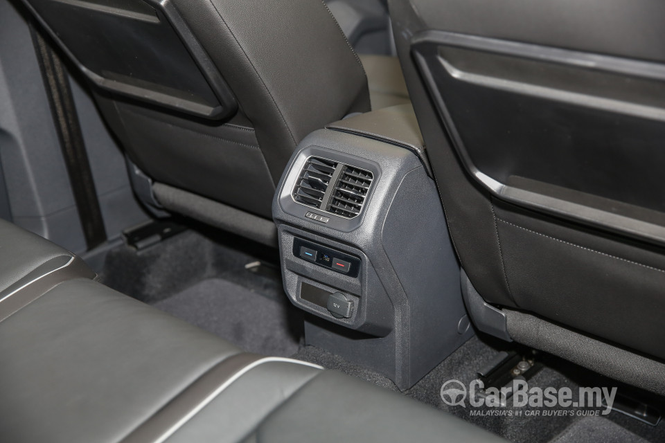 Volkswagen Tiguan Mk2 (2017) Interior