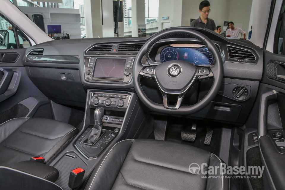 Volkswagen Tiguan Mk2 (2017) Interior