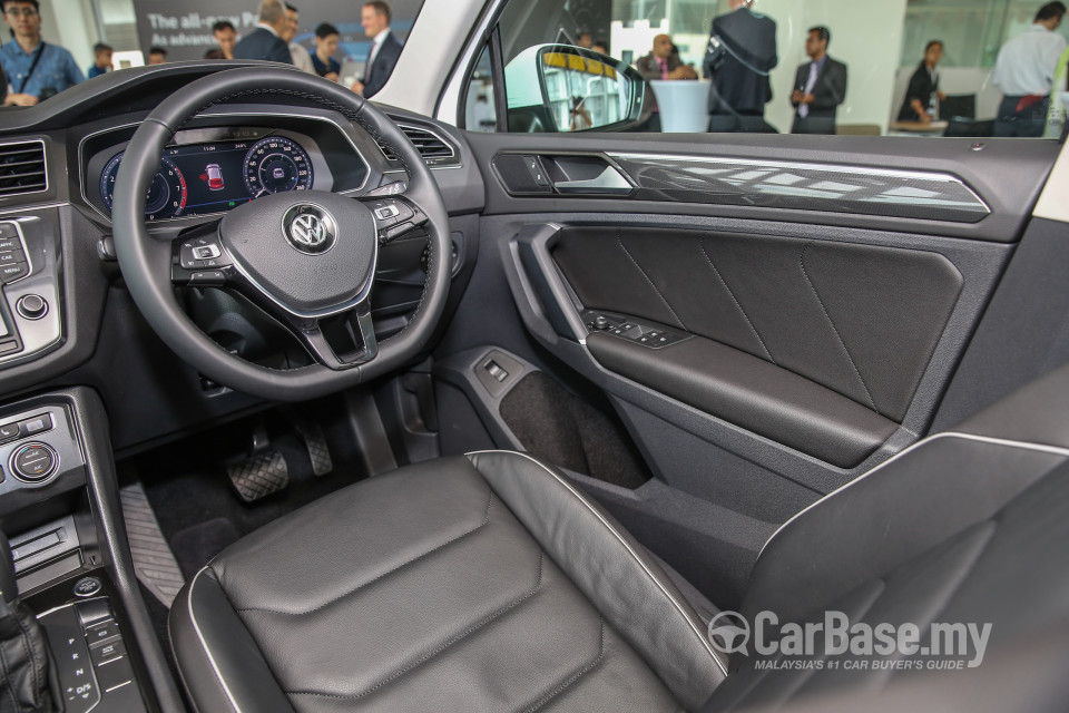 Volkswagen Tiguan Mk2 (2017) Interior