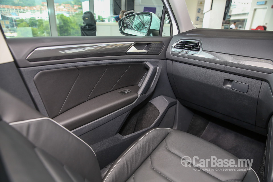 Volkswagen Tiguan Mk2 (2017) Interior
