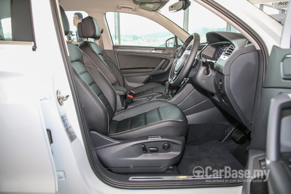 Volkswagen Tiguan Mk2 (2017) Interior