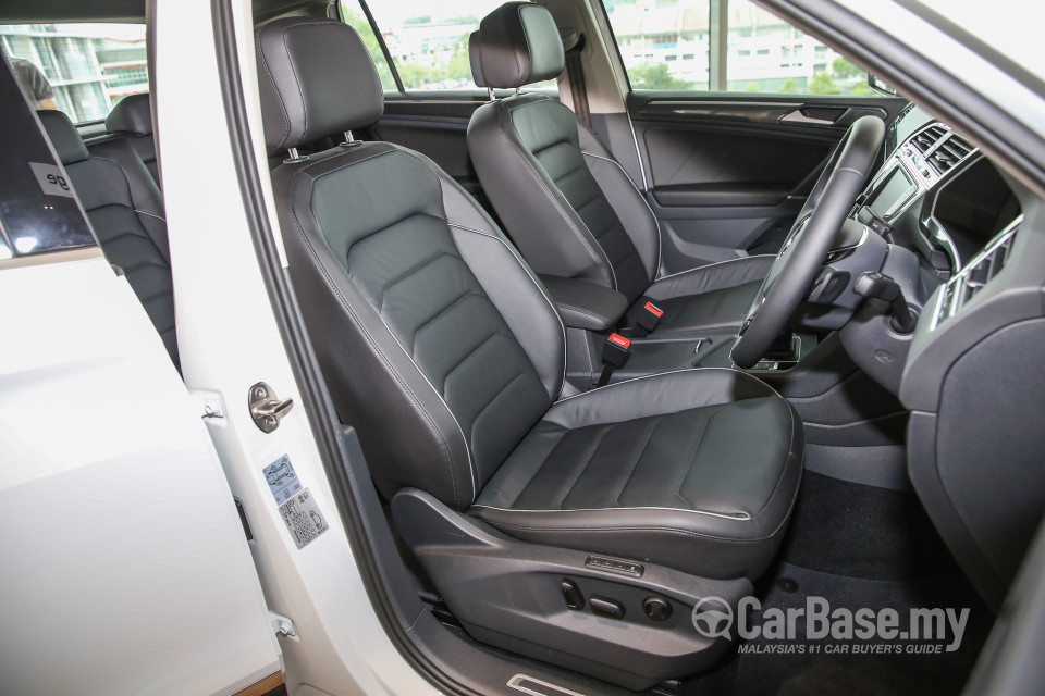 Volkswagen Tiguan Mk2 (2017) Interior