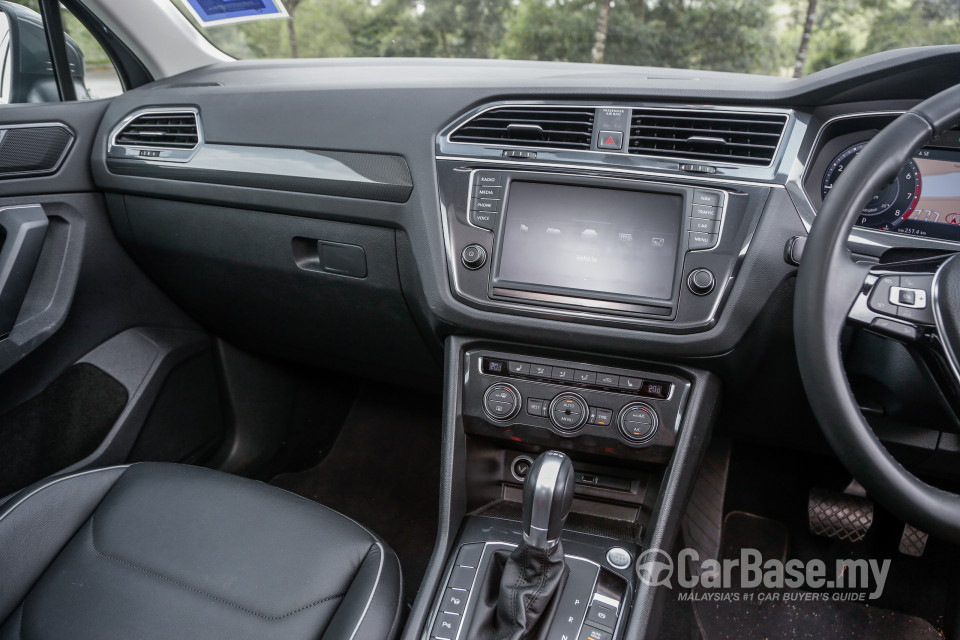 Volkswagen Tiguan Mk2 (2017) Interior