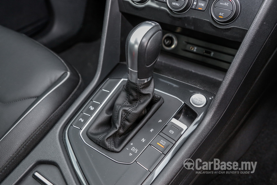 Volkswagen Tiguan Mk2 (2017) Interior