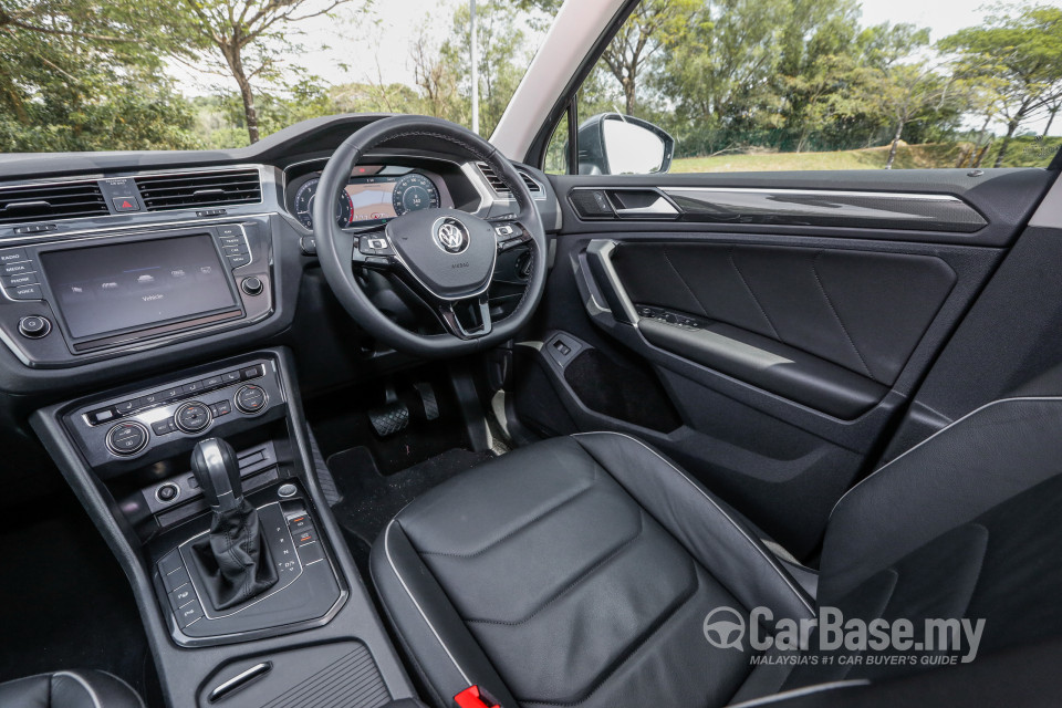 Volkswagen Tiguan Mk2 (2017) Interior