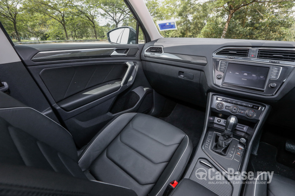 Volkswagen Tiguan Mk2 (2017) Interior