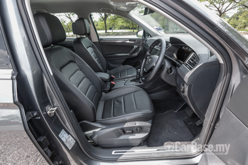 Volkswagen Tiguan Mk2 (2017) Interior